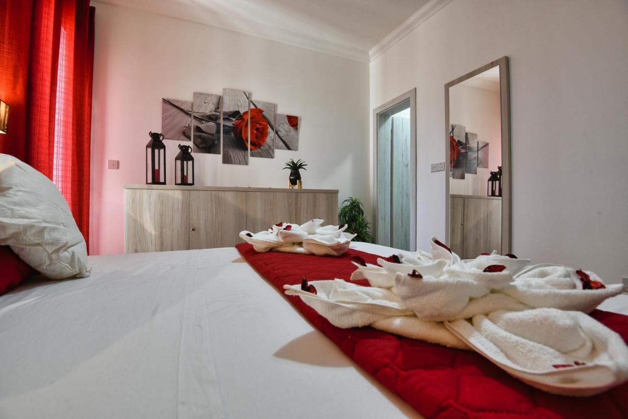 Apartmán A Bed Of Roses Marsalforn Exteriér fotografie